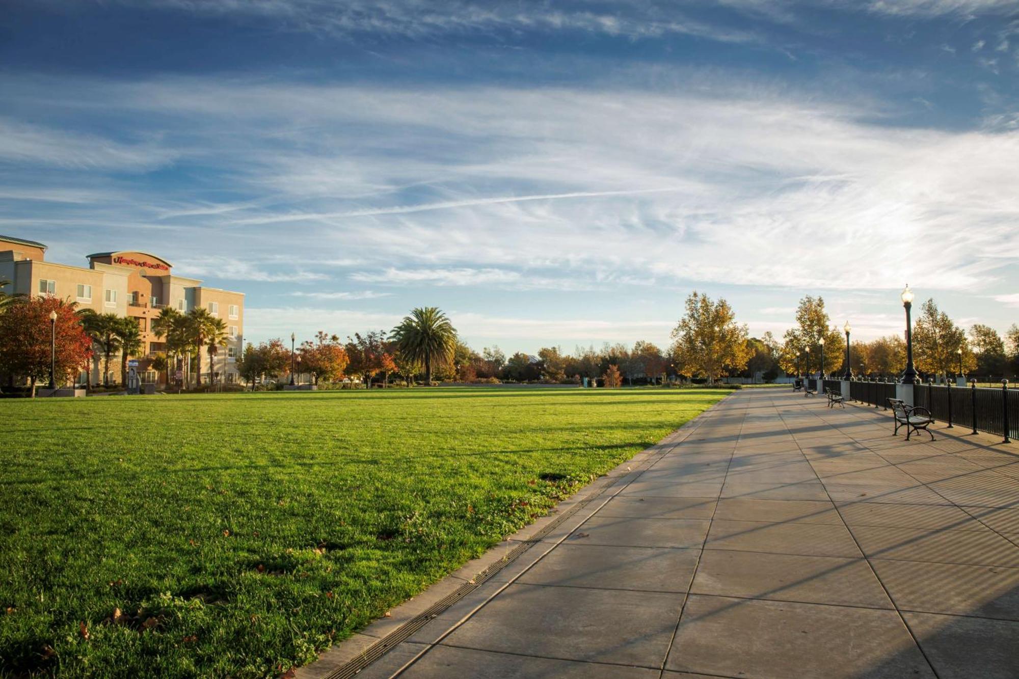 Hampton Inn & Suites Suisun City Waterfront Экстерьер фото
