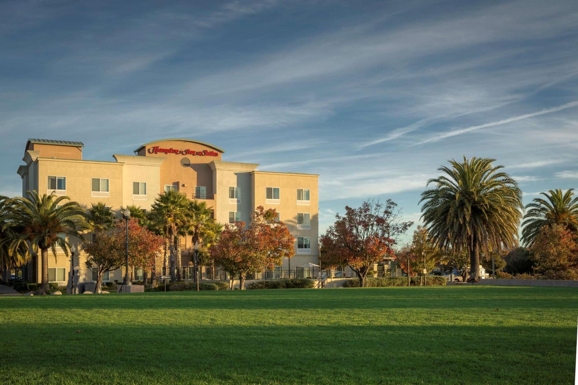 Hampton Inn & Suites Suisun City Waterfront Экстерьер фото
