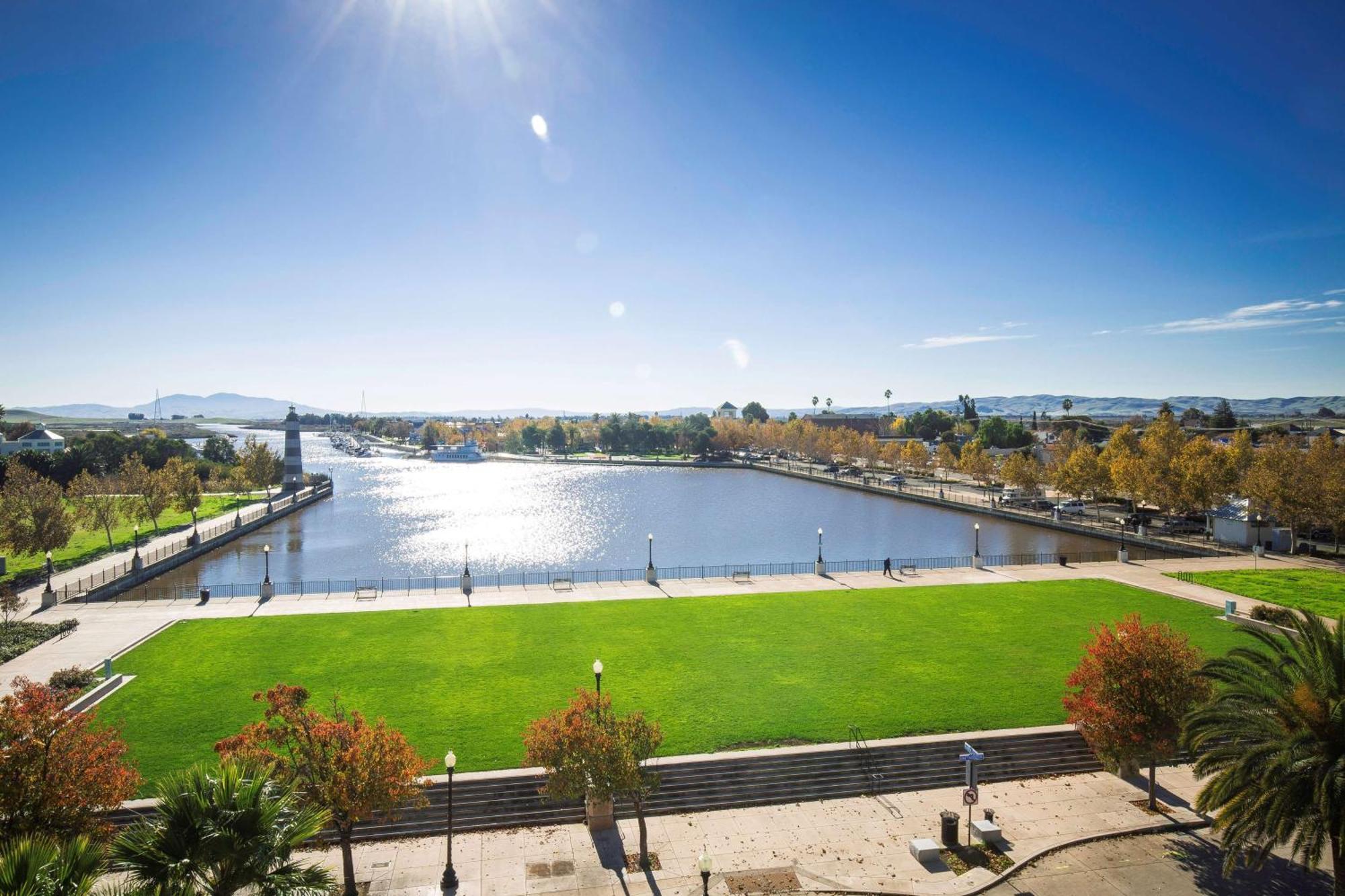 Hampton Inn & Suites Suisun City Waterfront Экстерьер фото