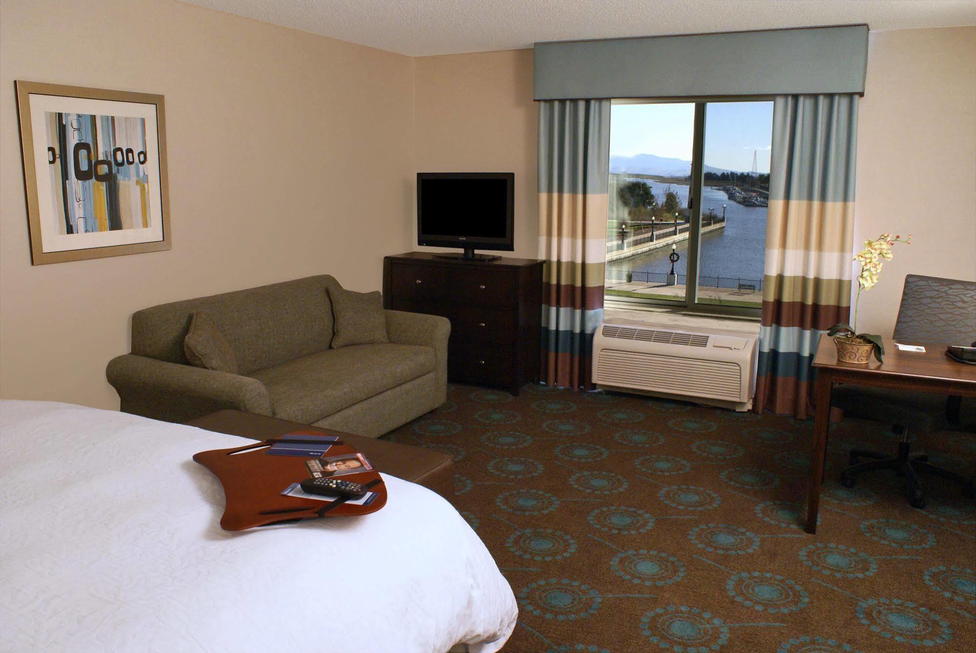 Hampton Inn & Suites Suisun City Waterfront Экстерьер фото